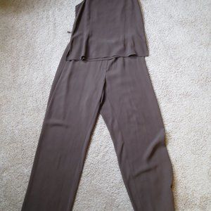 EILEEN FISHER 100% Silk Grey 2 Piece Pants Suit (Pants and top)